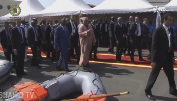 الملك محمد السادس يسلم السنغال هبة على شكل 12 "زُوديَاك"