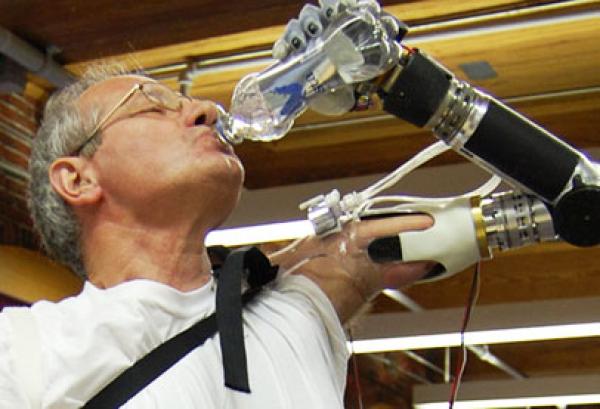 بشرى للمبتورين.. ذراع 'حرب النجوم' الآلية