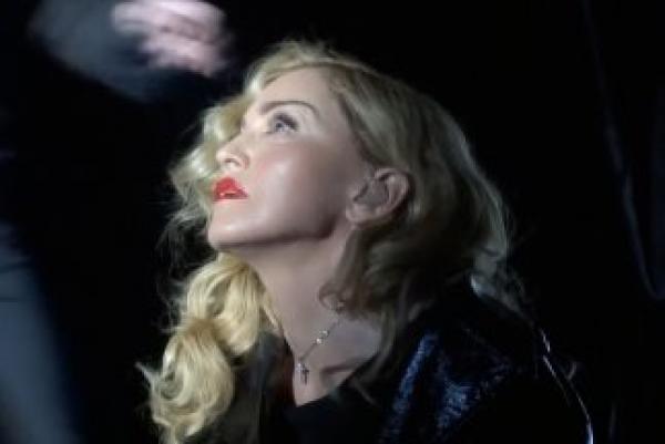 مادونا تعترف: تعرضت للاغتصاب تحت تهديد السكين