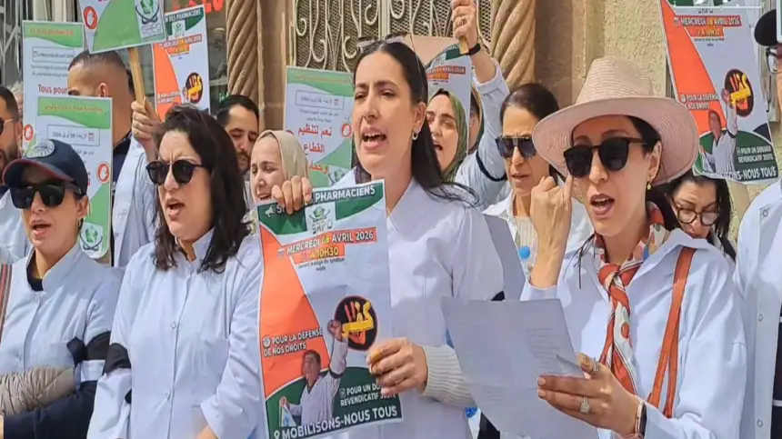 الصيادلة بوجدة والنواحي يصعّدون احتجاجهم للمطالبة بالاستجابة لملفهم المطلبي