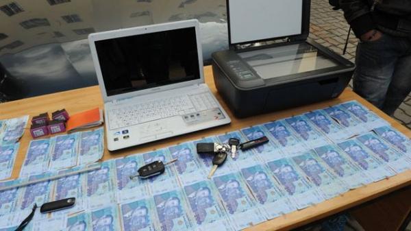 حذار.. تزوير العملة الوطنية يورط شابا عشرينيا وهكذا كان يروج الأوراق المالية المزيفة