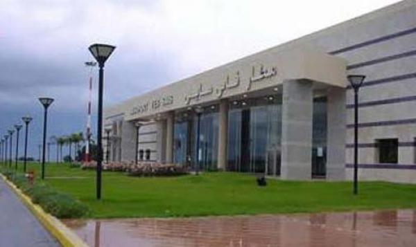  وقفة إحتجاجية بمطار فاس سايس تطالب برحيل أصدقاء بنعلو 