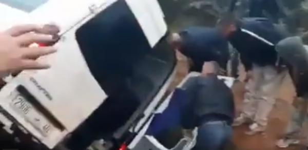 انقلاب سيارة لنقل المستخدمين بالقنيطرة