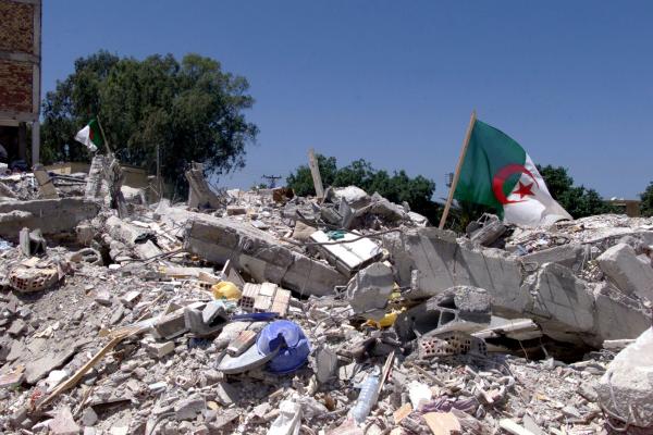 رعب بالجزائر بعد تسجيل هزة أرضية قوية شرق البلاد ونقل عدد من الأشخاص إلى المستشفى