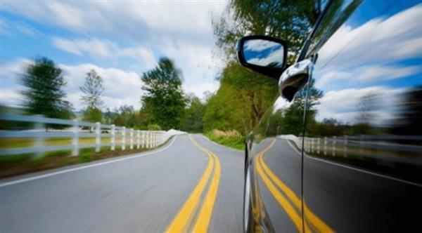 8 علاجات طبيعية للشعور بالغثيان في السيارة