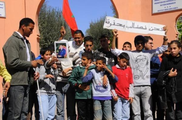 تلاميذ معهد أبي العباس السبتي للمكفوفين يشلون أحد الشوارع الكبرى بمراكش