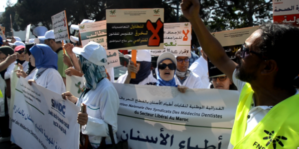 أطباء الأسنان ينظمون إلى التجار و يدعون إلى "مسيرة الغضب" في مواجهة الفوترة الإلكترونية
