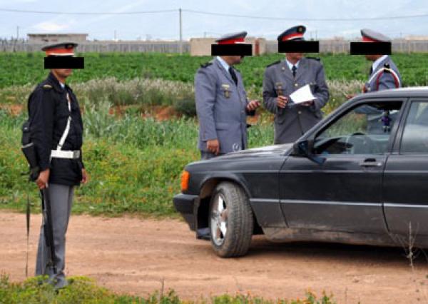 قطعة بيتزا تتسبب في توقيف ثلاث دركيين و سائق سيارة