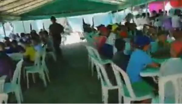 عاطينهم نص خبزة : حناجر أطفال مخيم الهرهورة تصدح "فينا الجوع"