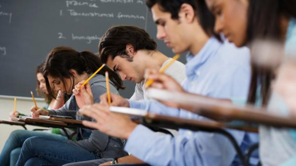 فضيحة بكلية طنجة : أستاذ جامعي يختبر طلبته شفويا للتأكد من شراء كتبه