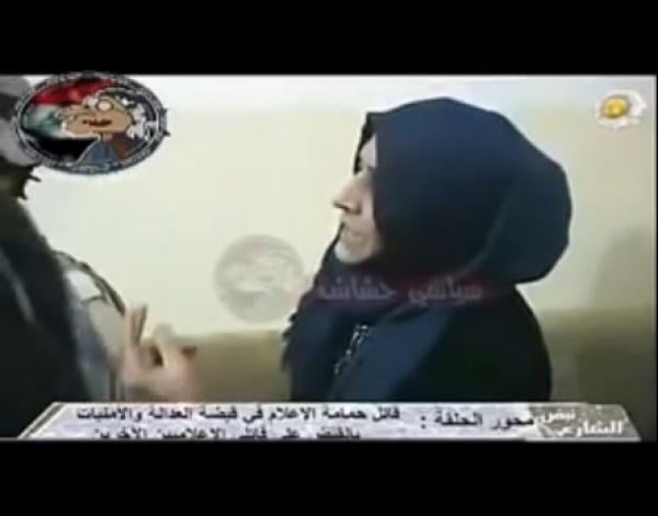 بالفيديو ...أم عراقية تقبل رأس قاتل ابنتها وتودعه بكلمات مزلزلة