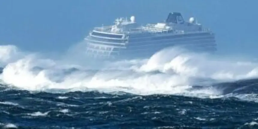 لليوم الثالث على التوالي.. تعليق الرحلات البحرية بين مينائي طنجة وطريفة بسبب سوء الأحوال الجوية