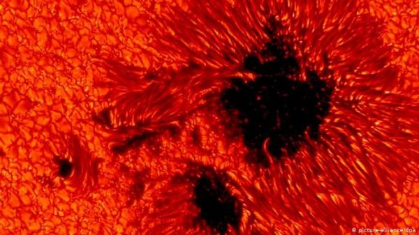 بعد سبات دام سنوات ـ رصد بقع داكنة على سطح الشمس
