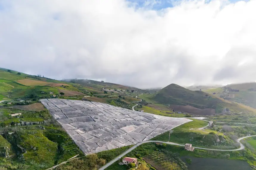 كانت فكرة مجنونة.. قرار بدفن بلدة إيطالية تحت أطنان من الخرسانة ينقذها من الاندثار