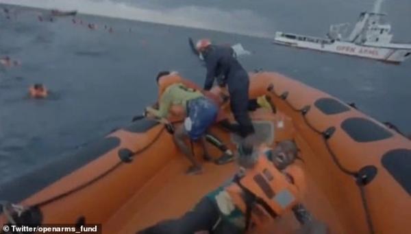 مشهد مؤلم.. مهاجرة تصرخ بعد غرق مركبها في البحر المتوسط: أين طفلي؟ | فيديو