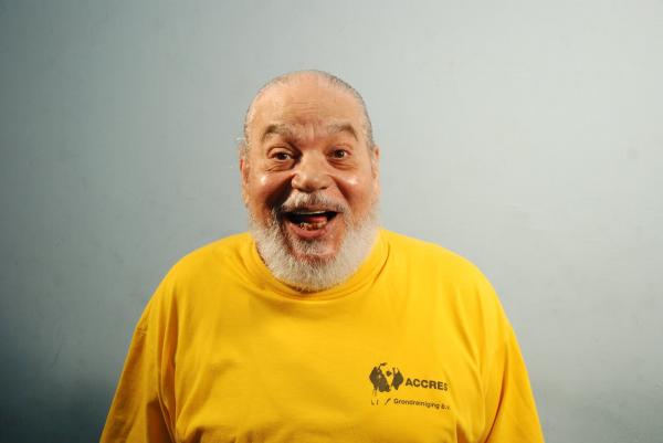 الموت يغيب الفنان على حسنين عن عمر يناهز 76 عاما