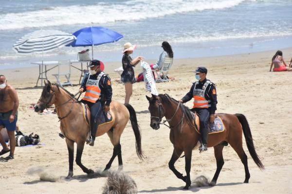 شواطئ الشمال تفتح أبوابها أمام المصطافين تحت إجراءات مشددة (صور)