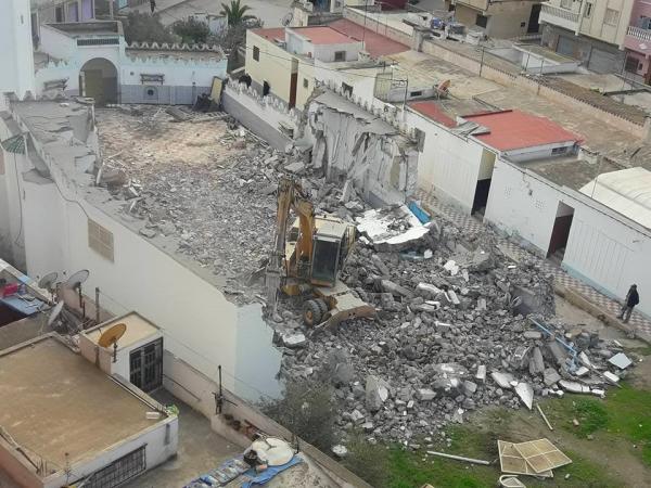 بالصور: الأوقاف تهدم المسجد الذي قاطع فيه "ناصر الزفزافي" خطيب الجمعة!