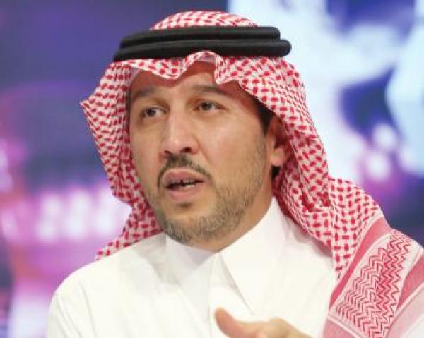 أمير سعودي يُهين إعلامياً على الهواء..والملك سلمان يأمرُ بمُعاقبته