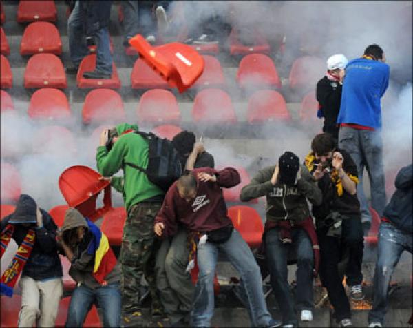 جامعة كرة القدم لن تتسامح مع أعمال الشغب و بعض اللافتات 