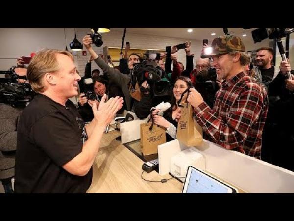 كندا تسمح قانونيا ببيع واستهلاك الحشيش