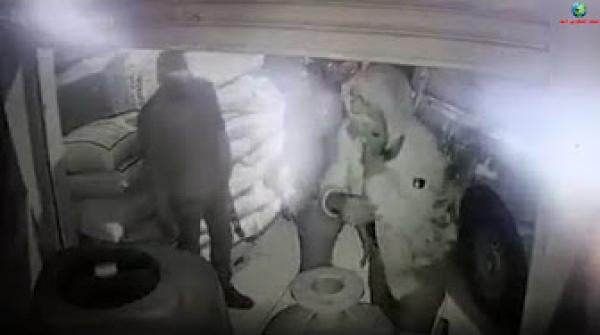 عصابة مسلحون يسرقون محلا بمديونة