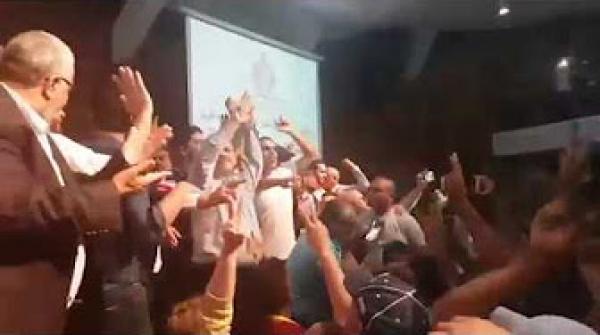 بالفيديو .. تدخل أمني ضد شباط لمنع الاتحاد العام للشغالين من عقد مؤتمره