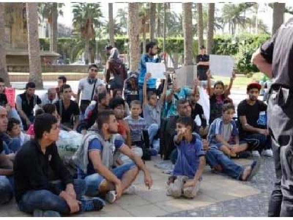 لاجئون سوريون ضائعون في مليلية الإسبانية بعدما اغلقت اوروبا الباب في وجههم 