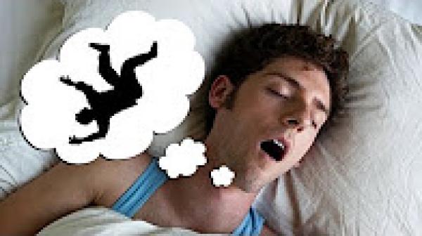 هل شعرت يوما أنك تسقط من مكان مرتفع و أنت نائم ؟