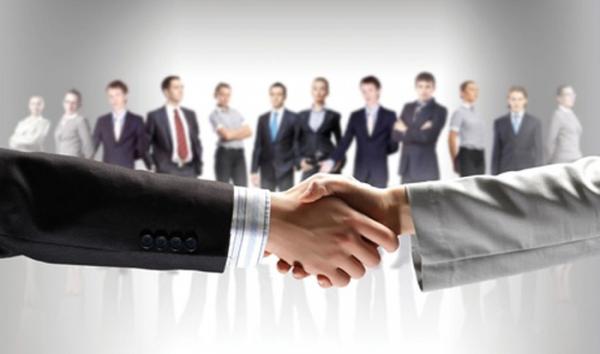 صادم...الوزير محمد بن عبد القادر : لا تراجع عن مرسوم التوظيف بالتعاقد