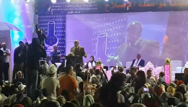 بنكيران: واش غتخليونا نخطبو أولا تبقاو تديرونا أغاني نبقاو نشطحو عليهم !