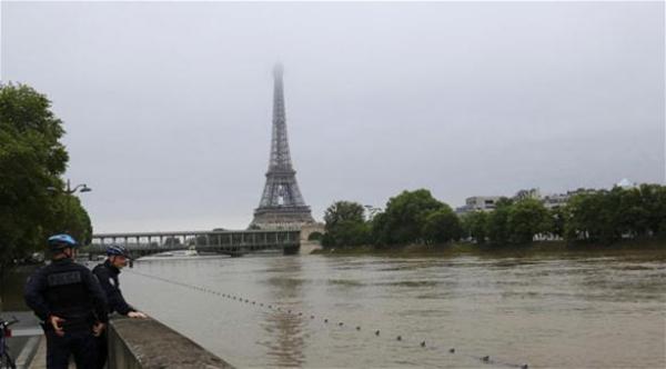 بعد هجمات بـاريس .. الفيضانات و الضباب يهددان "يورو 2016" بفرنسا