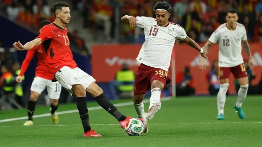 عنصرية "مقيتة" تفسد ودية إسبانيا ومصر.. وجماهير "لاروخا" ترد بقوة في المدرجات