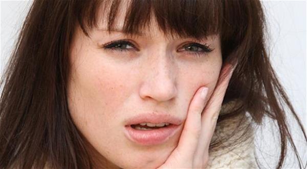 4 وسائل طبيعية سهلة التطبيق لمحاربة آلام الأسنان