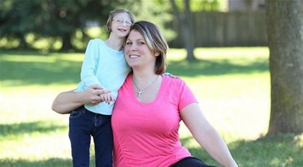 بالصور: طفلة عمرها 12 عاماً بوزن رضيعة