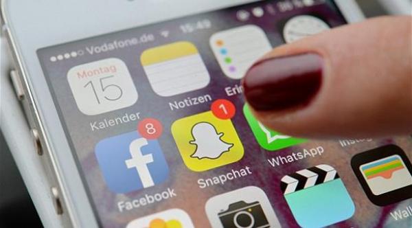 دراسة: المستخدمون ينظرون إلى هواتفهم كل 4 دقائق