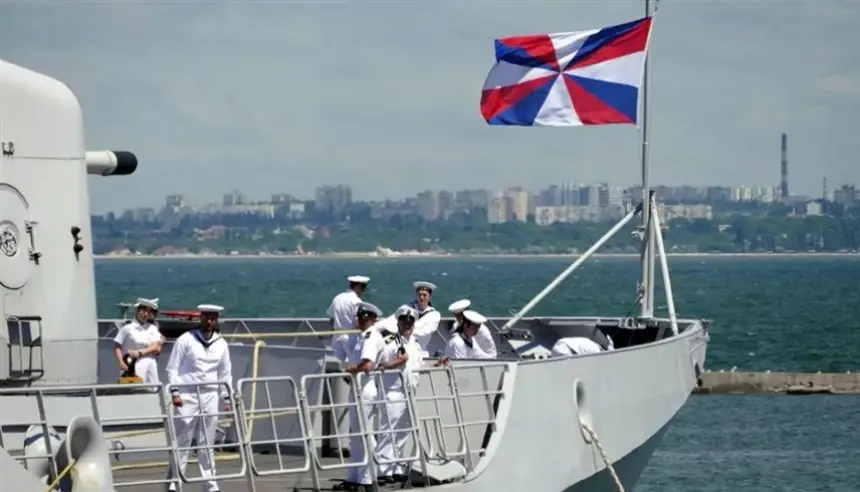 مظروف بريدي يكشف موقع فرقاطة هولندية.. حادثة تثير جدلاً أمنياً واسعاً