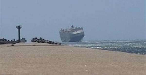 بالفيديو.. سفينة سياح عملاقة تهتز بقوة بفعل الرياح القوية