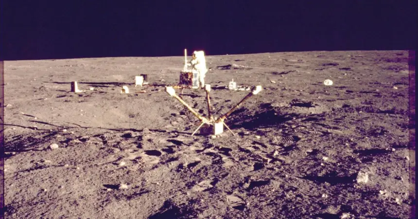 اختراق فضائي جديد: ناسا تستخرج الأكسجين والوقود من تربة القمر بالطاقة الشمسية