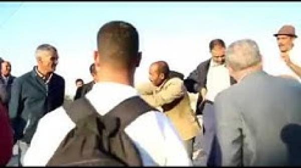 مواطن يحرج رئيس جماعة بميدلت.. "كنشوفو غير الظلمة فهاد لبلاد"