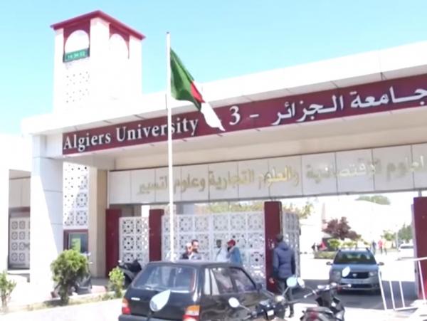 إدراج الإنكليزية إلى جانب العربية بدل الفرنسية في الجامعات الجزائرية!