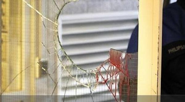 جنون لاعب آيندهوفن اريك بيترس يقوده الى المستشفى