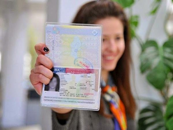 الاتحاد الأوروبي ينوي فرض التأشيرة على الاميركيين والكنديين 