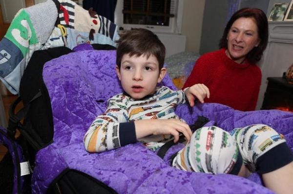 إصابة طفل بالخرف بعمر 6 سنوات فقط