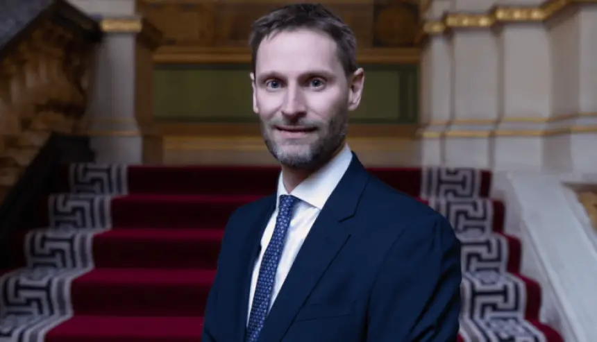 من يكون السفير البريطاني الجديد في المغرب؟