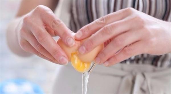 لهذا السبب يجب أن تأكل قشر البيض بدلاً من رميه