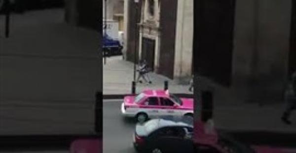 شاب يصطاد سرب حمام في ساحة عمومية (فيديو)