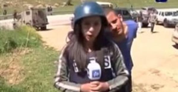 بالفيديو.. شاهد ماذا فعلت مذيعة فلسطينية مع شاب إسرائيلي تحرش بها