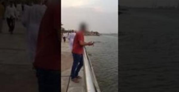 بالفيديو.. شاهد ماذا فعلت فتاة سعودية مع شاب عاكسها