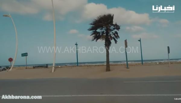 الرمال تزحف إلى كورنيش مارتيل وتحوله إلى صحراء